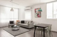 Bright 2BR  Rooftop  Walk to Beach - 3-Star