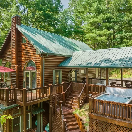 Riverfront - Hot Tub - Game Room - Sleeps 10 - Gated - Paved Roads