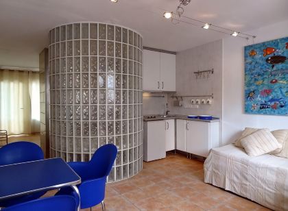 Es Pujols: Front-Row Apartment with Jacuzzi (ET-19 PL)