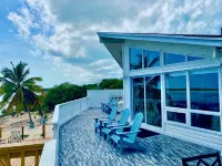 Ocean Front Home with Pool,Dock-Steps to Moriah National Park - 3 étoiles