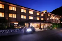 Suzukiya Ryokan - parking