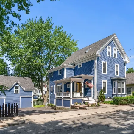 Newly Renovated Luxury 5Br Home + Office, Walk to Beach & Town