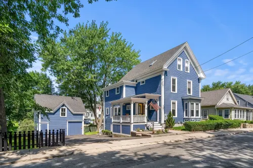 Newly Renovated Luxury 5Br Home + Office, Walk to Beach & Town