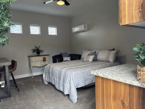 New Comfy Cozy Casita near the Lakes, Dunes & Golfing! Perfect Couples Getaway!