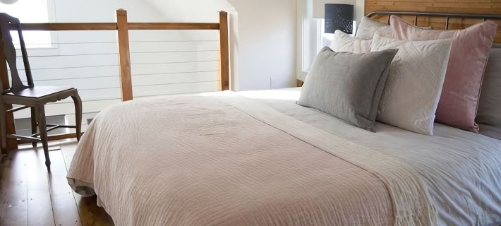 This light, bright cottage is located in St Johns in Portland Hotels in Multnomah County