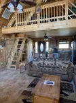 Deer Run Cabin - Private Hot tub, Loft / Game Room, 1 Mile to Thunder Ridge - Chalets