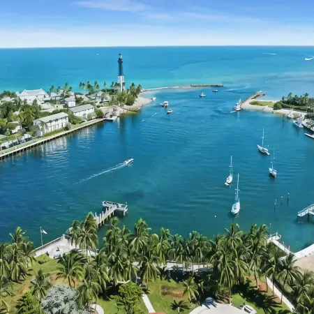 Luxury Sanctuary! Modern 2Br Only 6 Min to Beach