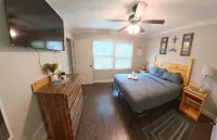 Spacious 5-bedroom house in awesome West Columbia with WiFi, AC - 4-Star
