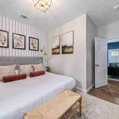 Charming 3-bedroom house <5 minutes away from Downtown Macon Rooms