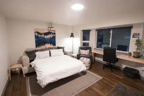 Modern Midtown Home w/ Luxury Finishes & Hot Tub! - بيت ضيافة