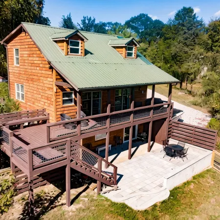 A Quiet Retreat on the Shore of Watts Bar Lake - Dog Friendly with Lake Access!