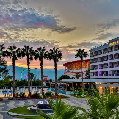 Nashira City Resort Hotel Hotels near Akdeniz University