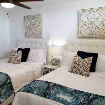 GORGEOUS 2BD/2 BATH ON THE BEACH! DESIGNER APT.LUX! BEST LOCATION. Rooms