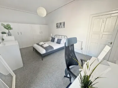 4 Bedroom Modern Spacious Apt - Edinburgh Old Town Hotels in Newington