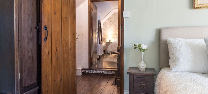 Charming 2 Bedroom Character Cottage Hotels in Bridport