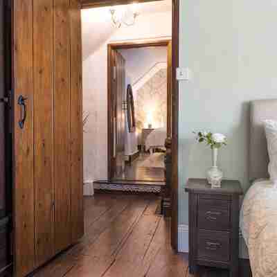 Charming 2 Bedroom Character Cottage Rooms