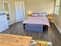 Cozy and Private West Coast Home - 4성급