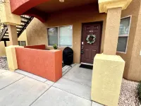 Full amenities in kitchen, bathroom and bedrooms with gym, Pool and Hot Tub - 4-Star