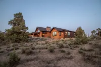 Exquisite Luxury Home with Panoramic Mountain Views & First-Class Amenities