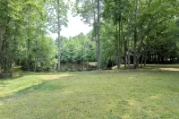 Tranquility Pond Cottage, Relax, Fish and Unwind - Bungalows