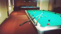 The Royal Garden Hotel - piscina