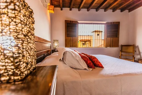 La Casa Amarilla Hotel - Alojamientos