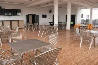 VICTORIAN BLOOM HOTEL AND RESORT ASABA - فطور