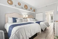 Oceanfront: The Seabatical Suite at Bridgewater Resort / Litchfield By The Sea - Boutique