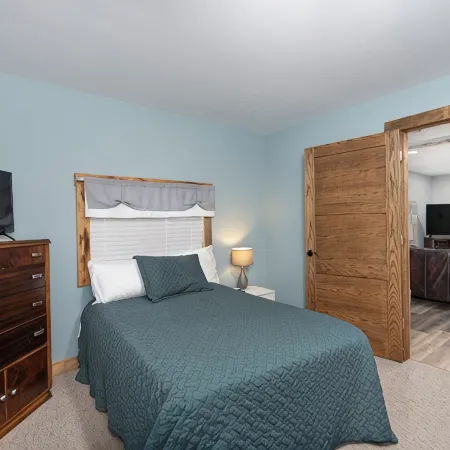 Blessed Charming 2-Bedroom Bungalow, 3 Miles From The World Known Ark Encounter
