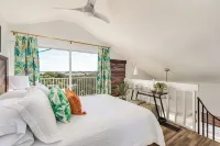 Luxury 2 story condo with 2 bedrooms and 2 balconies in tranquil Melbourne - Kitchens