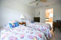 Blue Pearl-Close to Beach, Screened Porch, Club, Courtesy Golf Cart for 4. - 4성급