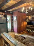 Historic, cozy cabin at Headley Inn Winery & Vineyard with WiFi, AC & Fireplace - Alphydda