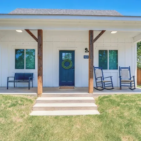 Two Peaks-South: New Cozy Cabin-Vaulted Ceiling-1 Mile to Lake Texoma.