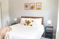 The Orange House - Only 4 Minutes from LU - 4-Star
