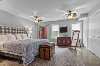 Pedal II - Private 2 Bedroom Apartment Close to Town ~ Walk Everywhere! - Wifi