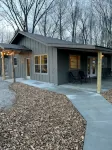 Brand new cabin in the woods with hot tub  1/2 mile from Starview Winery - Alppimaja