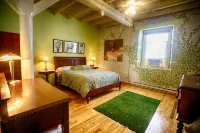 In Town Loft Apartment in 19th C Stone Wireworks Factory (2000+ sq ft) - 4-Star