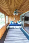 Entire Lake House on Lake Memphremagog, dead end RD, private. 30 min to Jay Peak - 4-Star