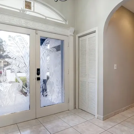 Delray Castle-Minutes to the beach and Atlantic Ave