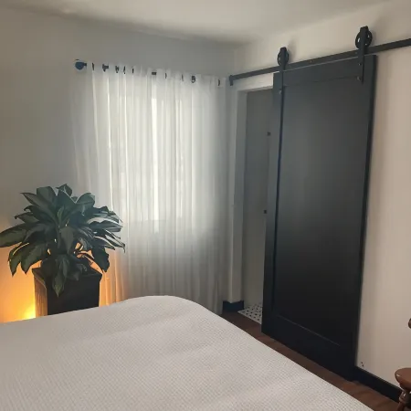MAC House - Newly Renovated - With Backyard Spa