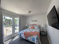 Sunset Beach HGTV Winner! Great Location, Steps to Beach! - Boutique