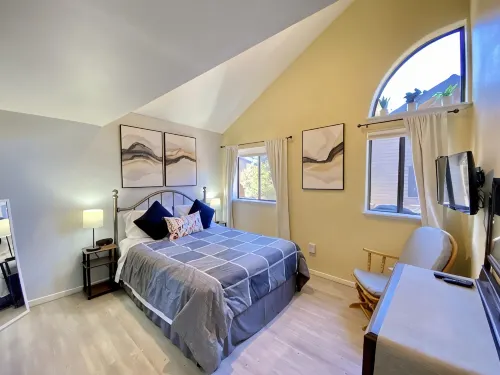 NEWLY RENOVATED Basecamp for Outdoor Adventures w/ BBQ, Shared Hot Tub & Pool - 무료 와이파이