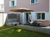 Apartment with enclosed garden and private parking in quiet city center location - Apartments