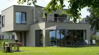 House on the Havelbogen directly on the water with canoe and jetty, garden apartment - Apartments