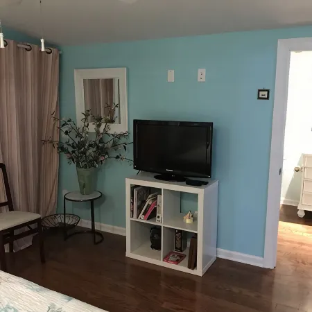 Five miles from Mayo Clinic and nine blocks from the ocean. Quiet and cozy.