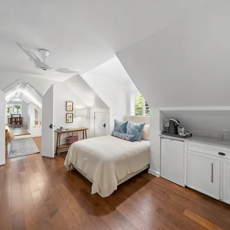 ⭐️Luxury Lake Austin: Chef, Heated Pool, Hot Tub, Waterfront Dock & Pizza Oven⭐️ Отели рядом с достопримечательностью «Озеро Трэвис»