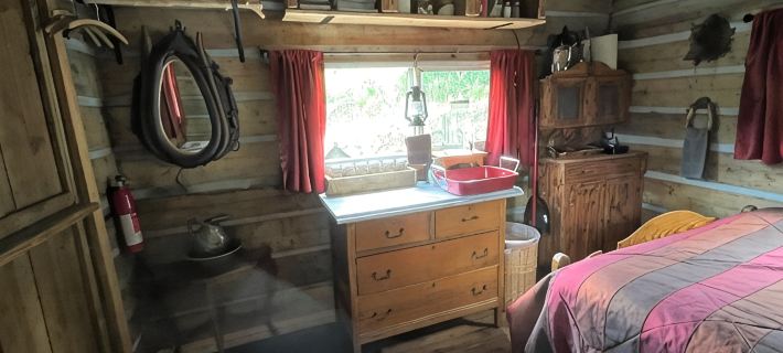 Stagecoach Cabin - Antique Western Charm Hotels in Mesa County