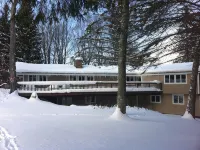 基靈頓山林小屋 - 靠近基靈頓 & 皮科 + 熱水浴缸 + 桑拿，寬敞 - 陽台