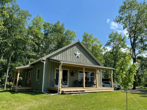 Firefly Cottage Nestled in a Vineyard 1 Mile to Keuka Lake - 3성급