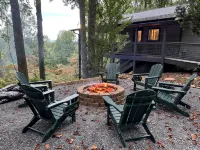 Charming Bear: Secluded Mountain Cabin w/ Firepit, Views, 2 Living Areas & Pets! - Alppimaja